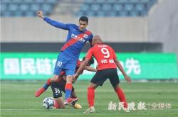 开云APP-一触即发的紧张战况，谁能抢得先机？