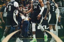 开云体育官方网站-包含雄鹿队球员谈论季后赛前景，引发球迷热议的词条