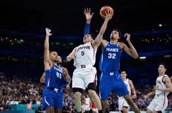 开云平台-灰熊主场击败活塞，控卫成为关键