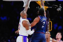 开云体育app-希腊男篮轻取魔术，詹姆斯三分雨点燃全场的简单介绍