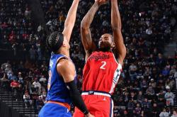 开云体育中国-快船翻盘尼克斯，詹姆斯高光表现