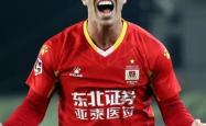 开云体育-沙尔克中场球员展现领袖气质，引领球队