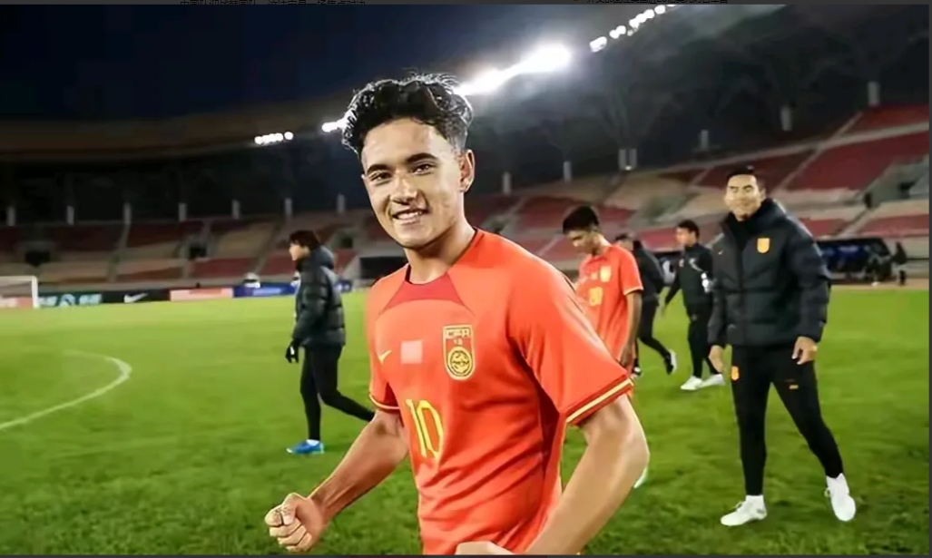 亚洲足球巅峰对决，国内球队夺冠！