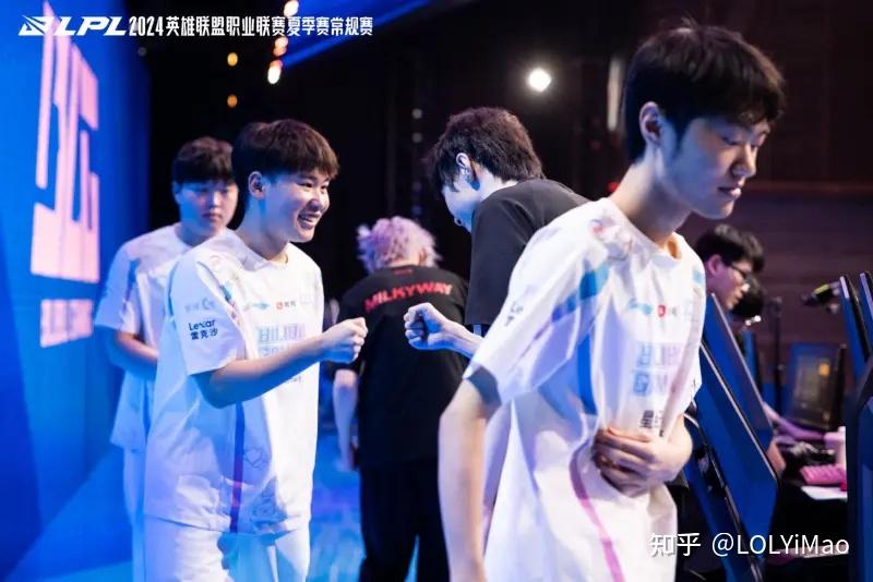 T1轻取FPX，Knight拿下关键大龙四强赛2:1（巴黎）