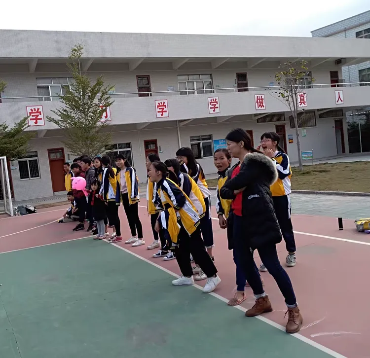 队员集体协作，才华横溢赢得头筹