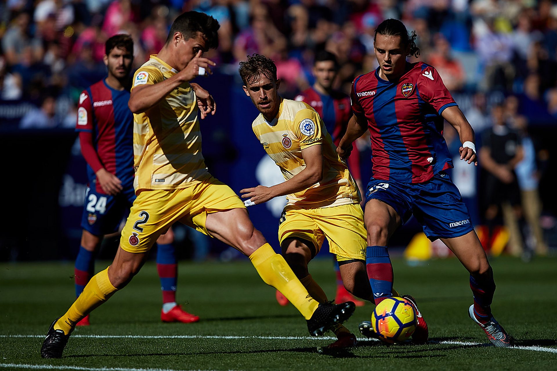 欧洲足坛强强碰撞，一幕幕惊心动魄的简单介绍