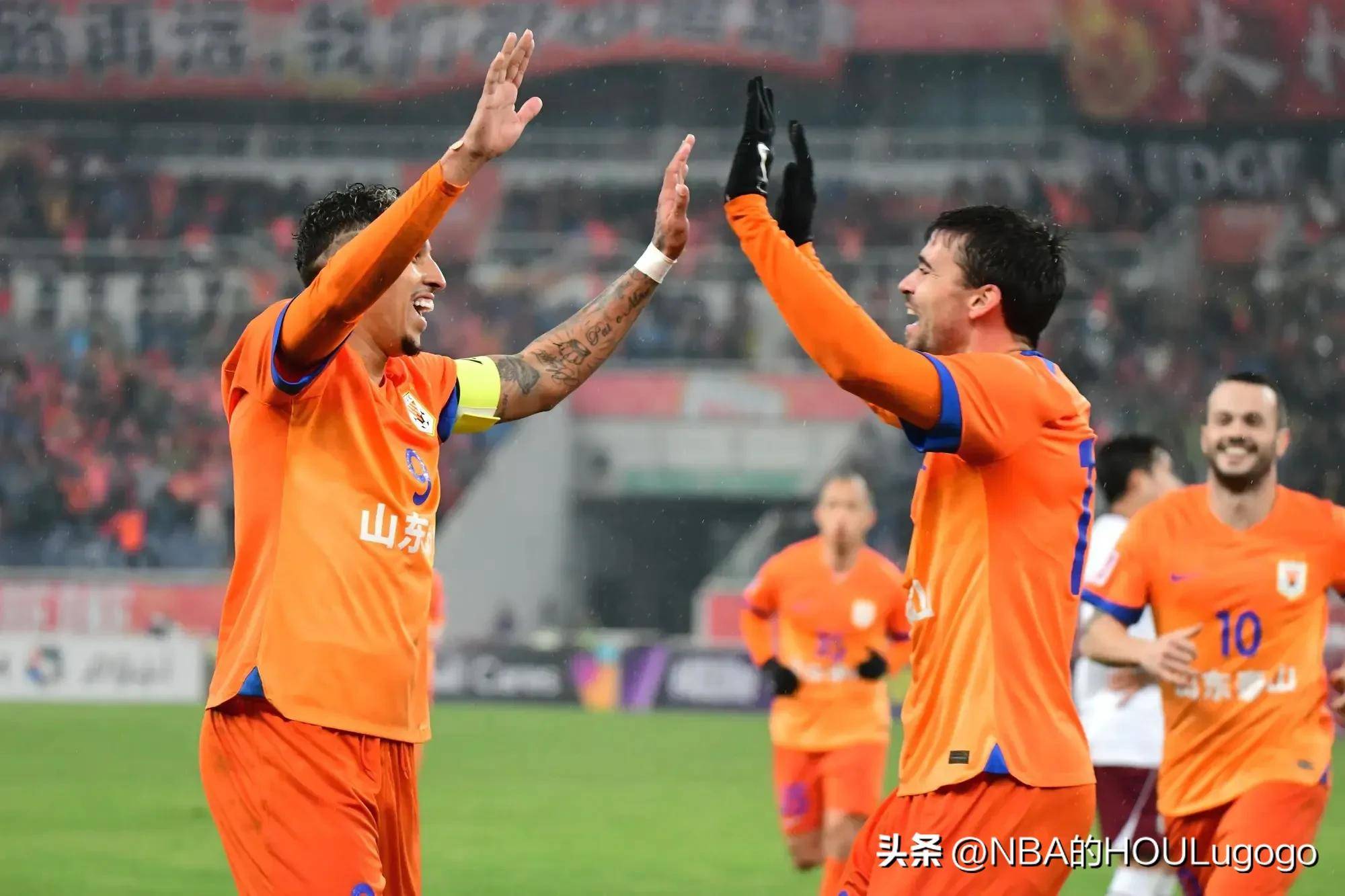 亚冠赛场上演国内球队对抗,激烈角逐 亚冠赛场上演国内球队对抗,激烈角逐