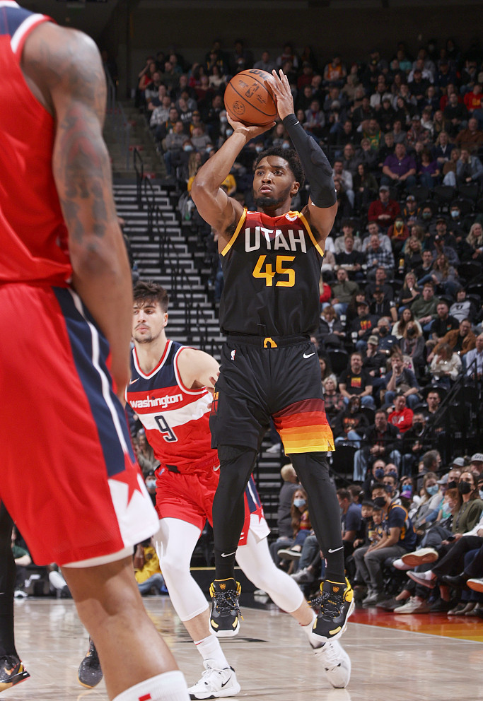 包含快船完胜奇才，戈贝尔送出助攻的词条