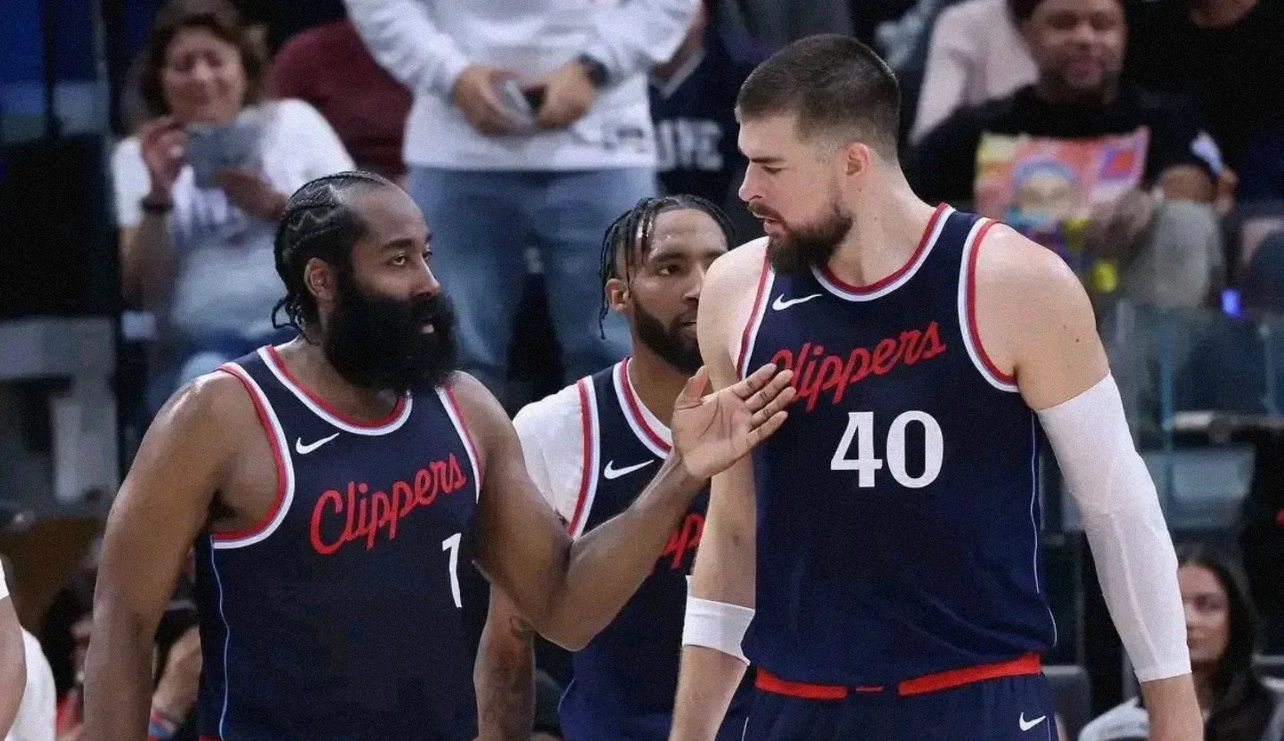 关于快船碾压雄鹿B队,西蒙斯制霸全场的信息 关于快船碾压雄鹿B队,西蒙斯制霸全场的信息