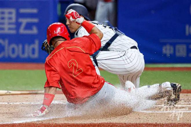 一场经典之战!棒球点燃球迷热情的简单介绍 一场经典之战!棒球点燃球迷热情的简单介绍