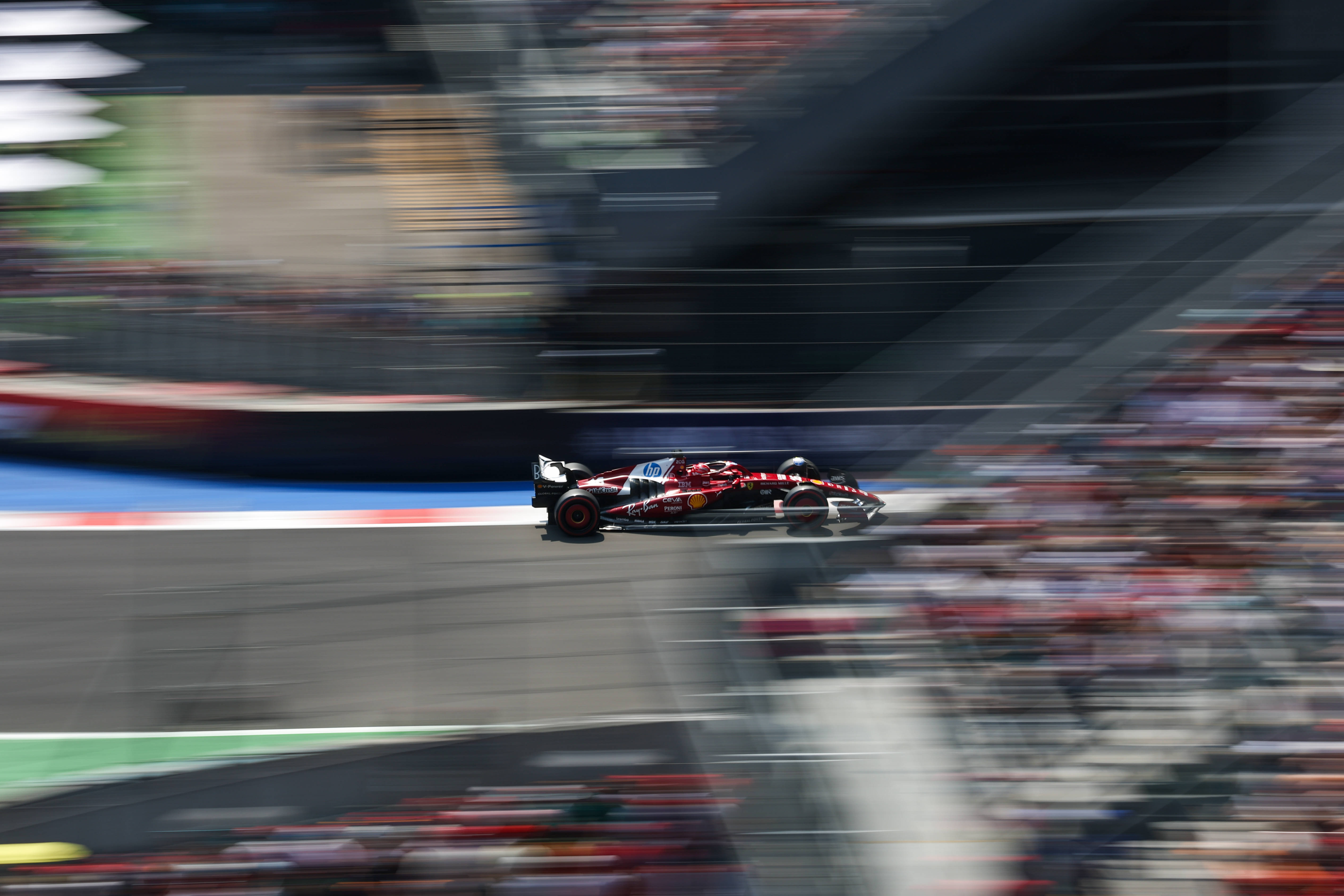 红牛车队绝杀哈斯车队，汉密尔顿统治全场的简单介绍