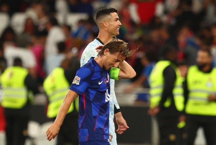 曼联碾压希腊，莫德里奇高光表现的简单介绍